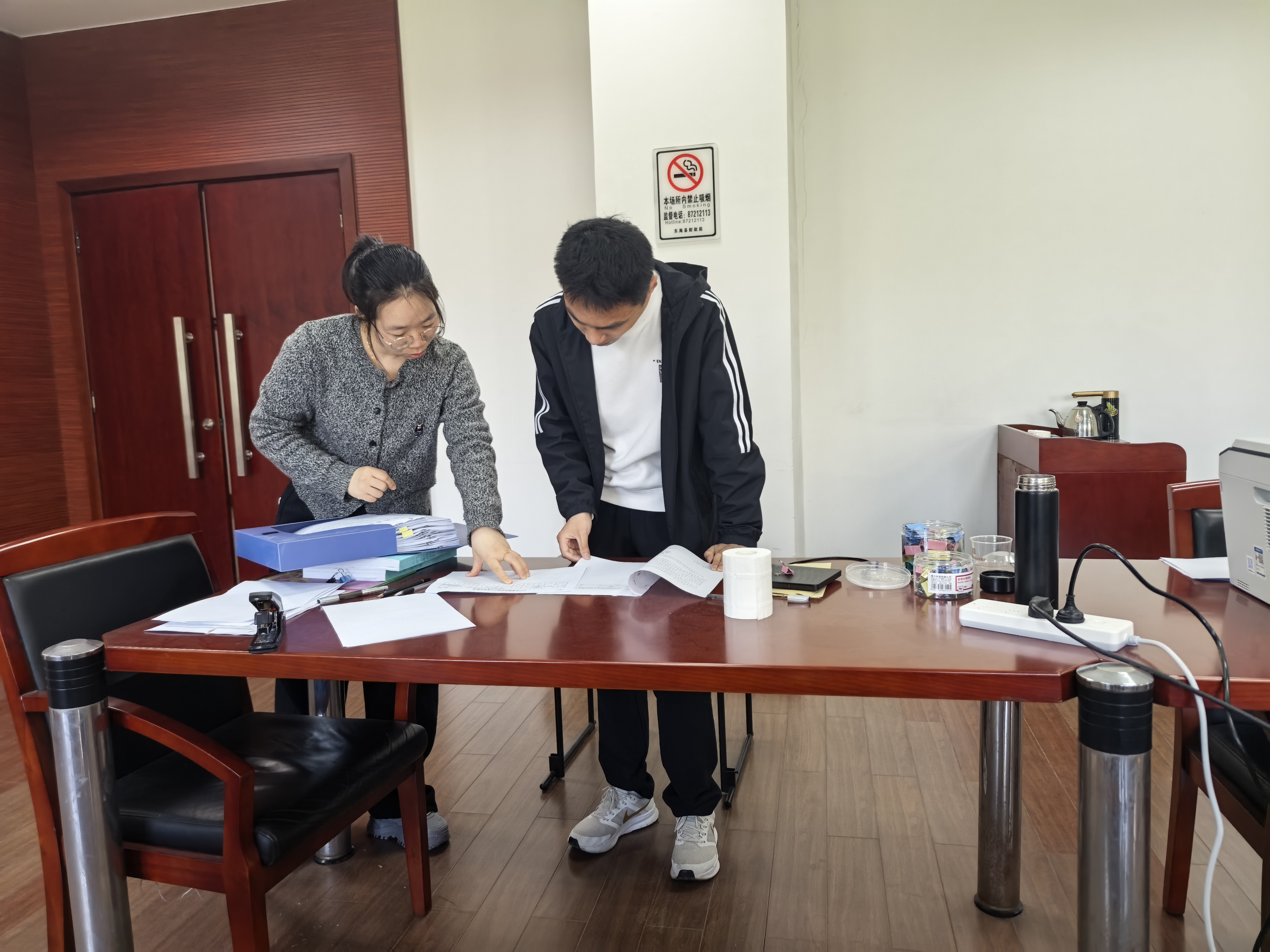 审计组成员根据数据筛查.jpg