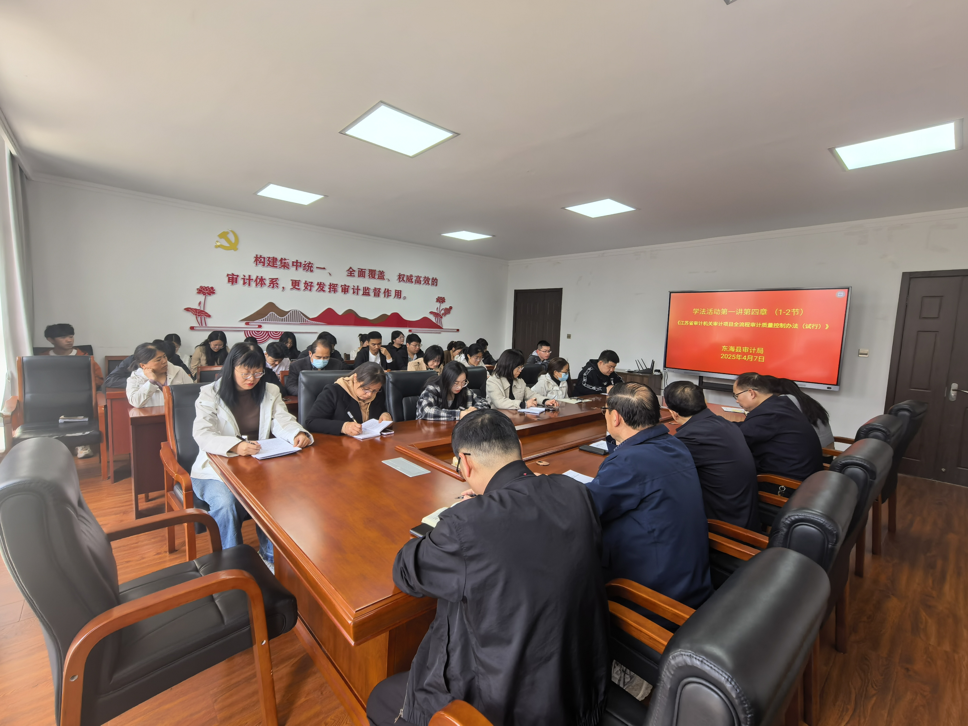 以法治建设为抓手  切实提升依法审计水平.jpg